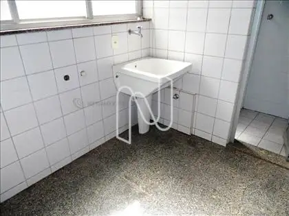 Área e banho de serviço 