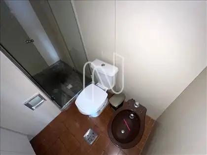   Banho da suíte ângulo 2