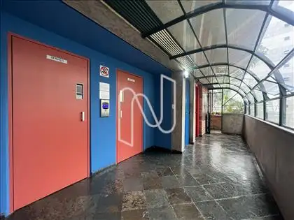 Hall do pavimento ângulo 1  