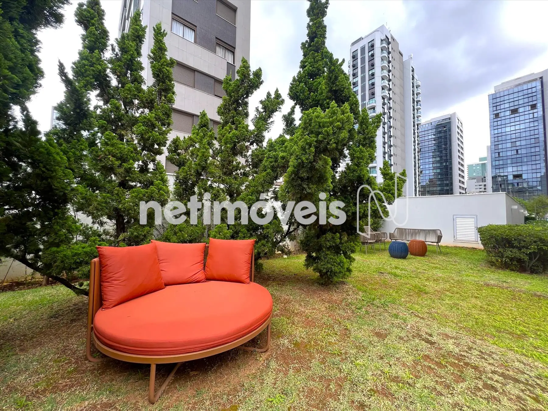 Jardim e área de convivência