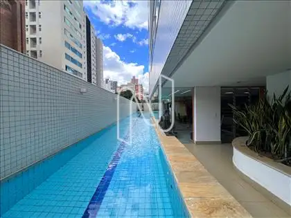 Piscina com raia