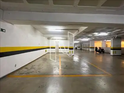 2 vagas paralelas com 1 box de despejo