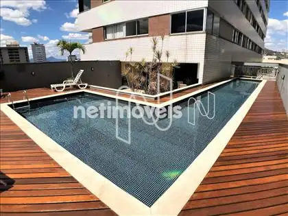 Piscina com raia