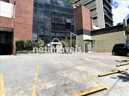 Estacionamento frontal para visitantes
