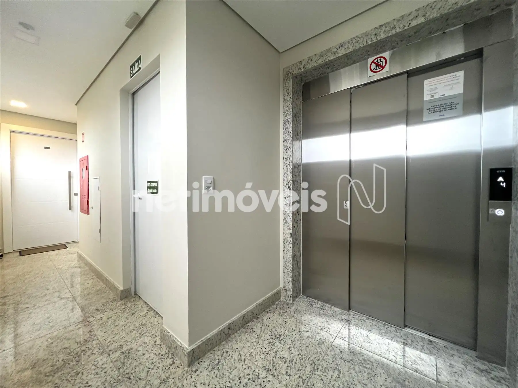 Hall do 5º pavimento ângulo 1