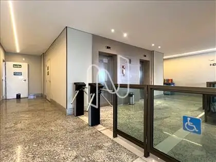 Catracas eletrônicas e hall de elevadores
