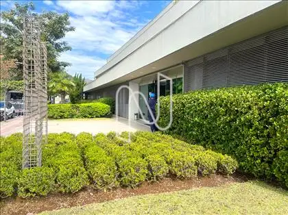 Fachada, jardim e entrada social ângulo 2