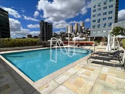 Solarium e piscina