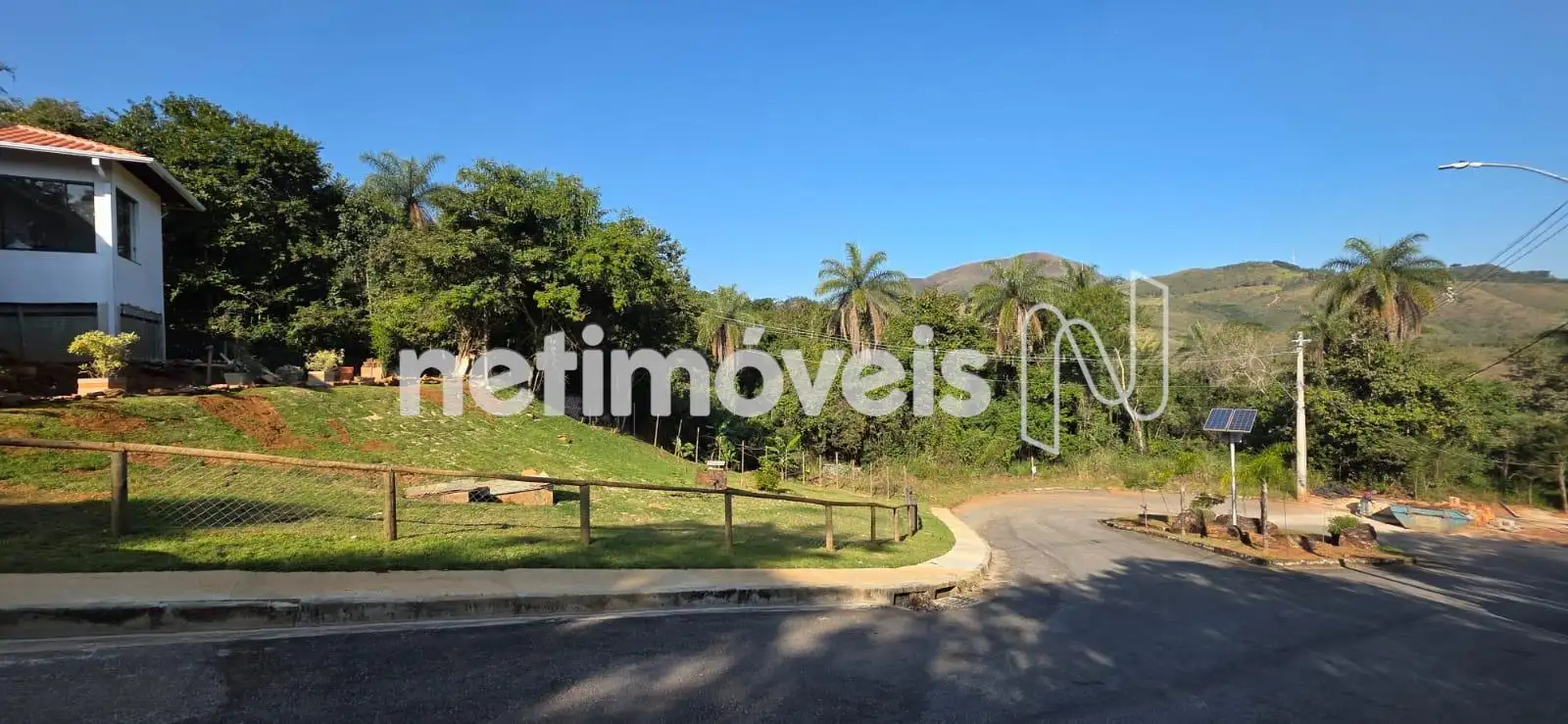 Vista em frente ao lote