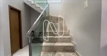 Escada de acesso ao 2º pavimento ângulo 1