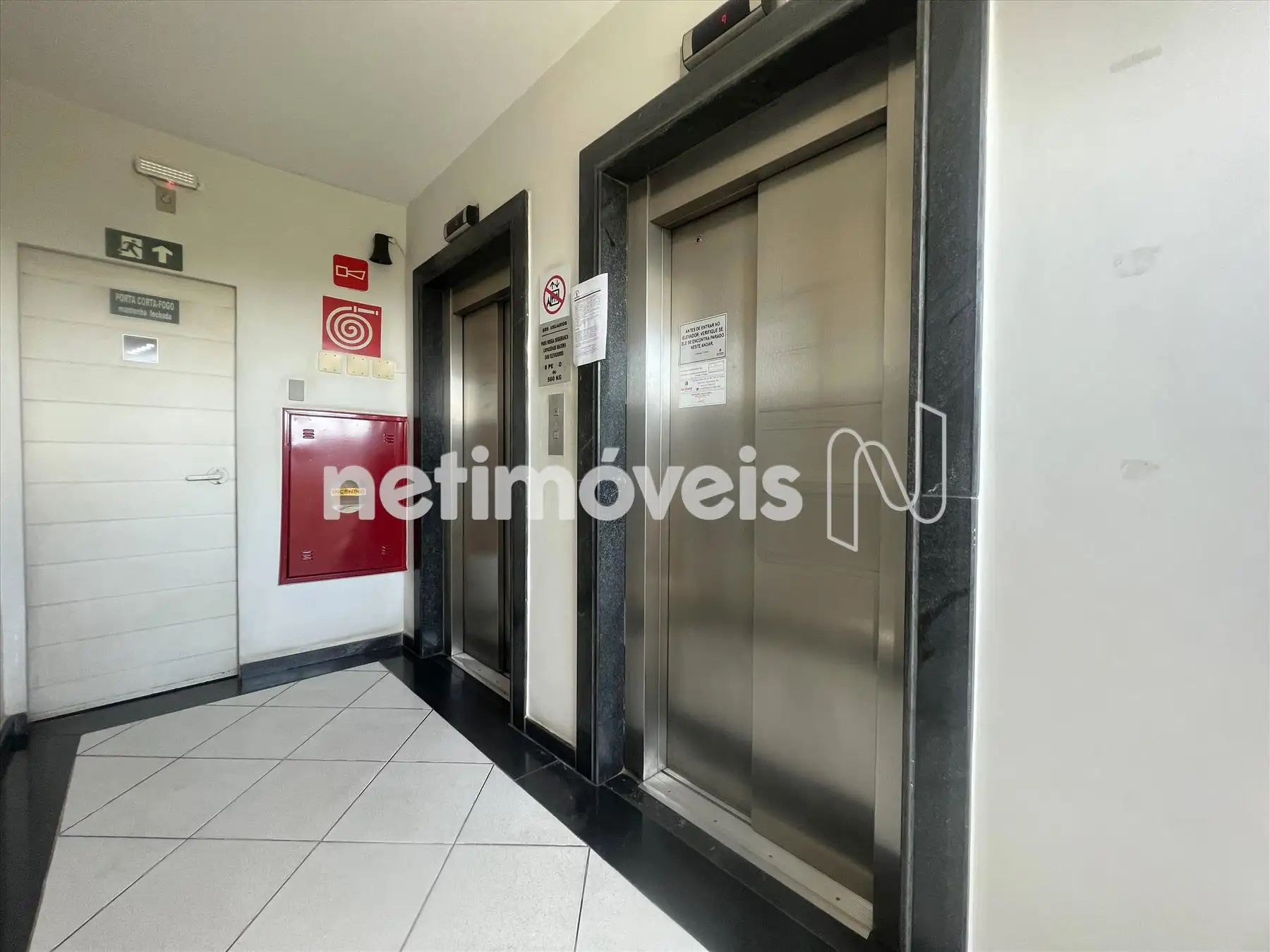 Hall de elevadores do pavimento