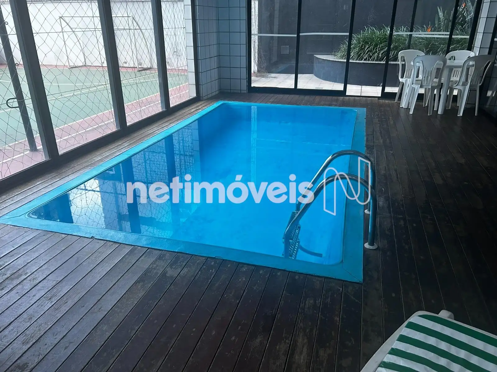 Piscina coberta e aquecida