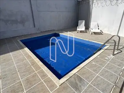  Piscina e solarium ângulo 2