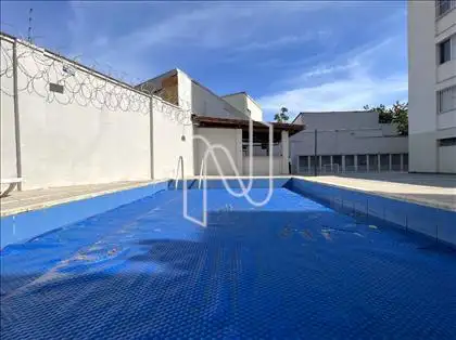 Piscina e solarium ângulo 3 
