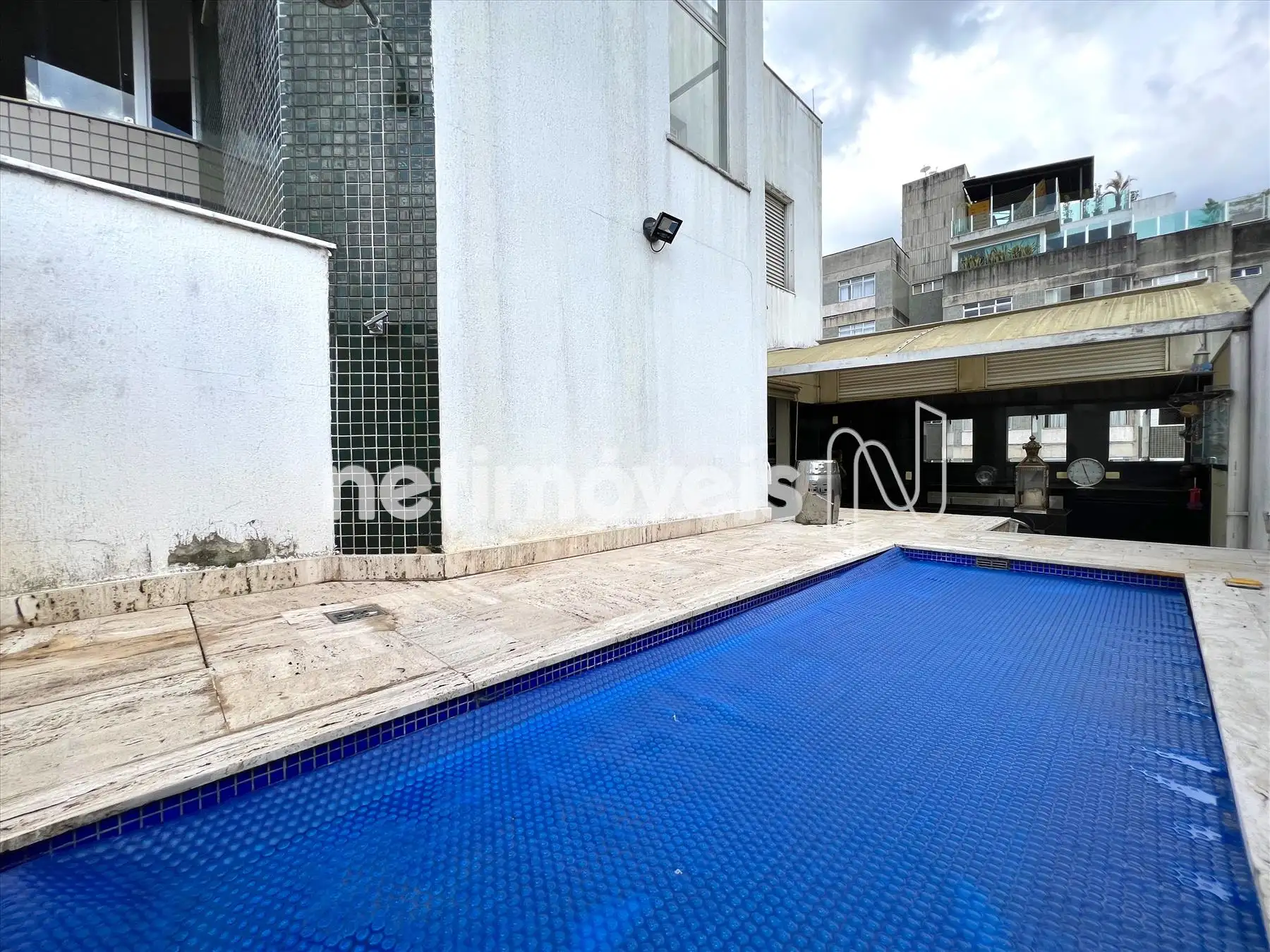 Espaço gourmet, piscina e terraço ângulo 2