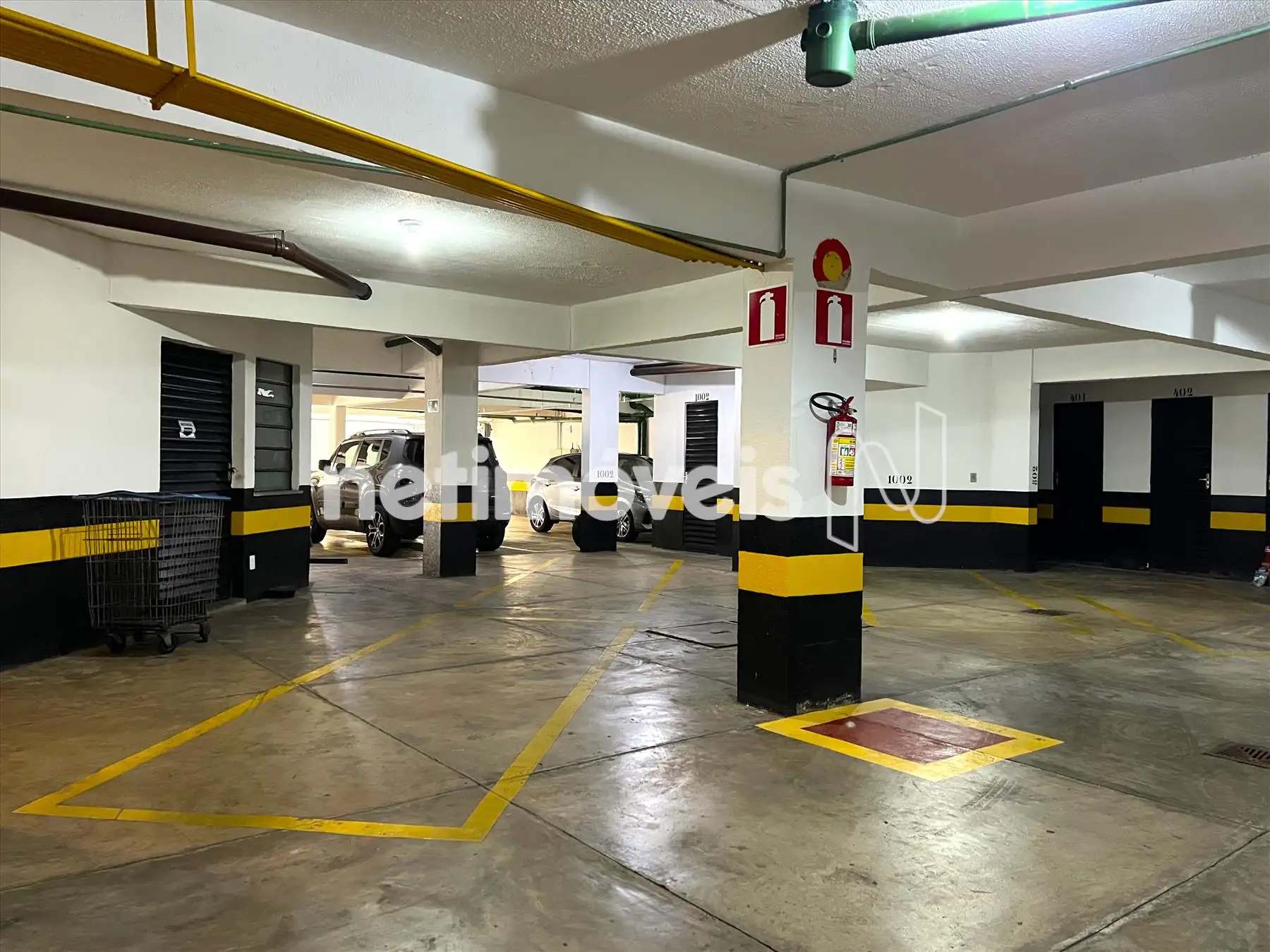 3 vagas, 2 em linha e 1 independente
