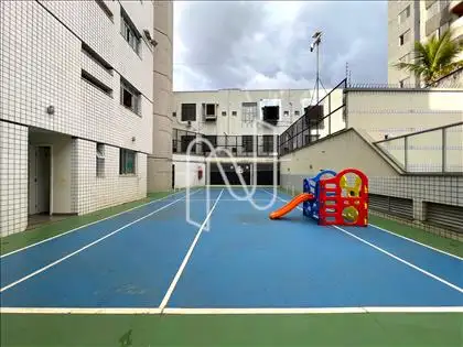 Quadra e playground ângulo 1 