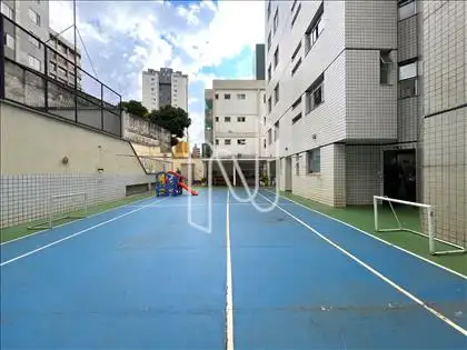  Quadra e playground ângulo 2