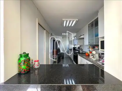 Cozinha integrada com espaço gourmet 