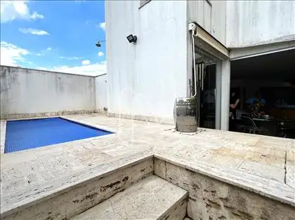 Piscina e terraço 