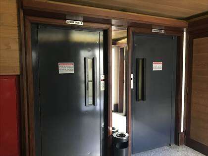 Elevador social e serviço