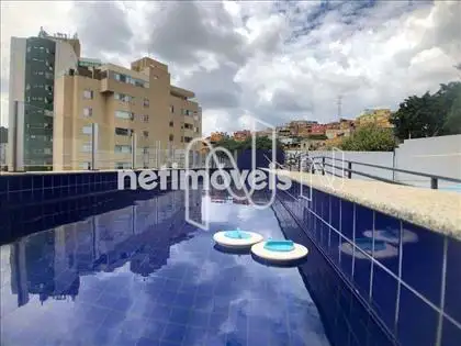 Piscina com raia ângulo 2