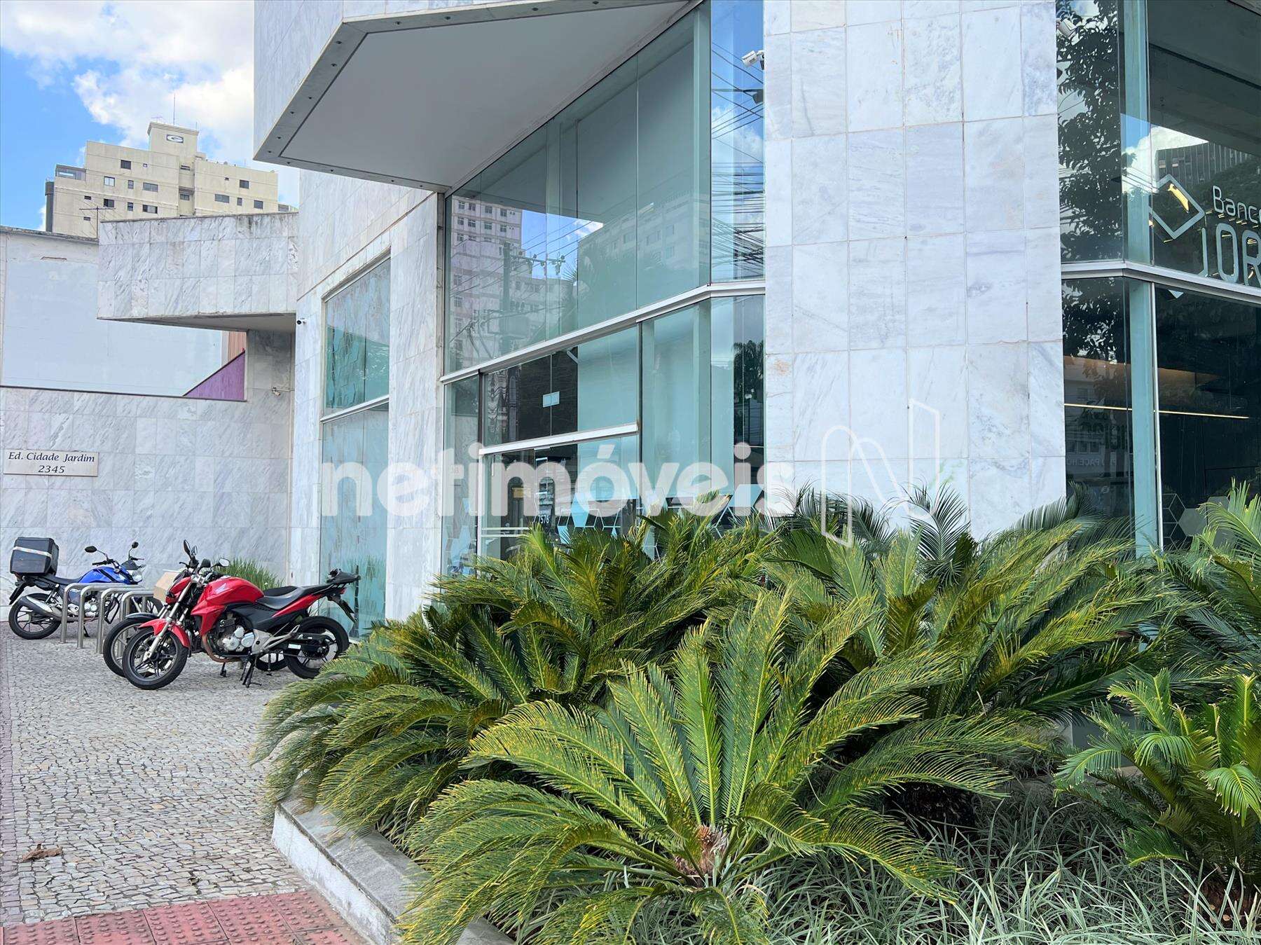 Estacionamento para motos ângulo 1