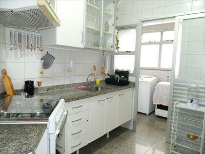 Cozinha com área de serviço