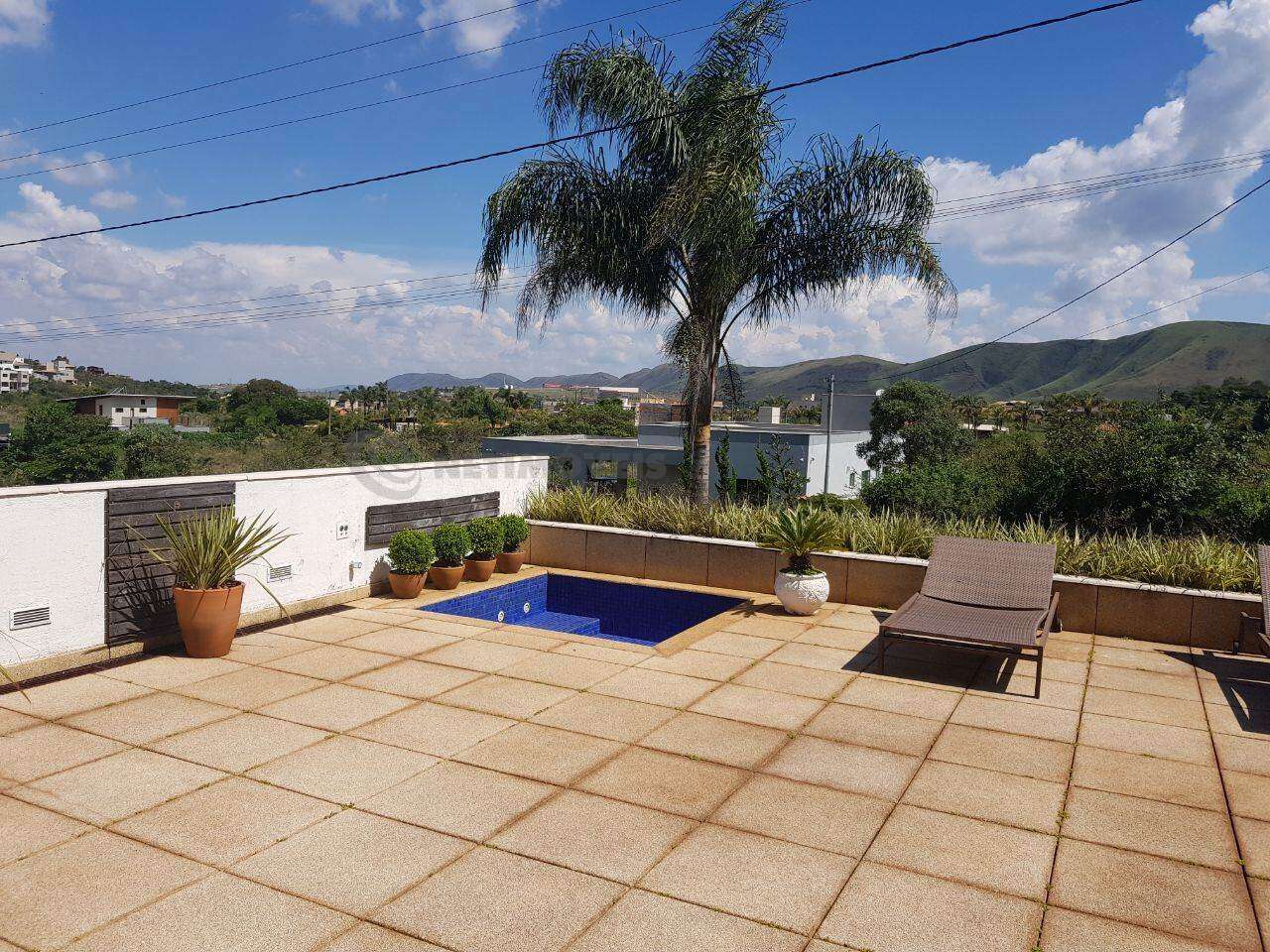 Outro ângulo da varanda e da piscina 