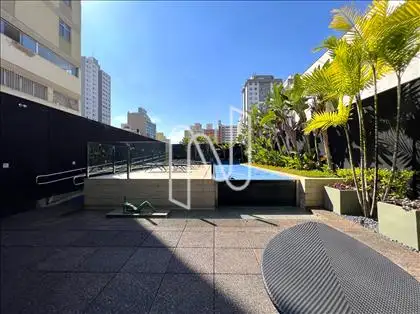 Solarium e piscina ângulo 1