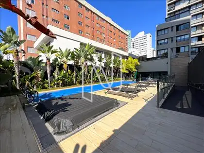 Solarium e piscina ângulo 3