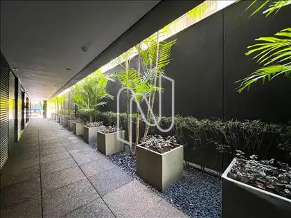Jardim lateral e acesso ao lazer