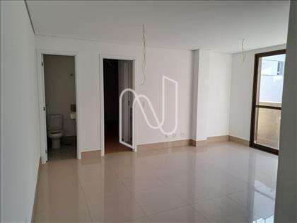 Sala com vista para a suite e lavabo 