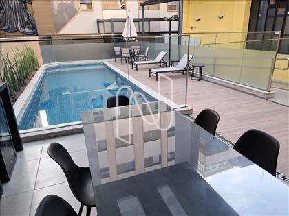 Piscina com deck 