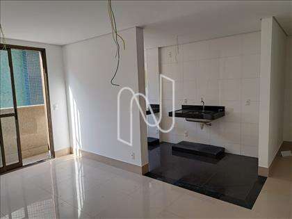 Sala com vista para a varanda e cozinha 