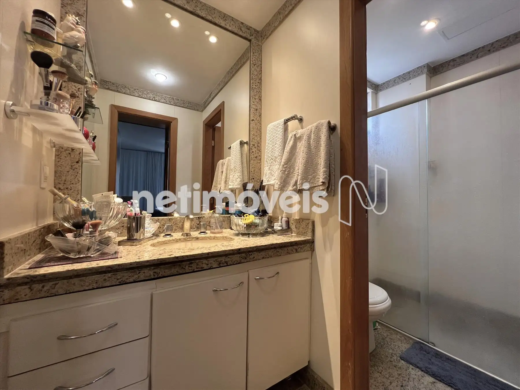 Banho social c/lavatório externo 