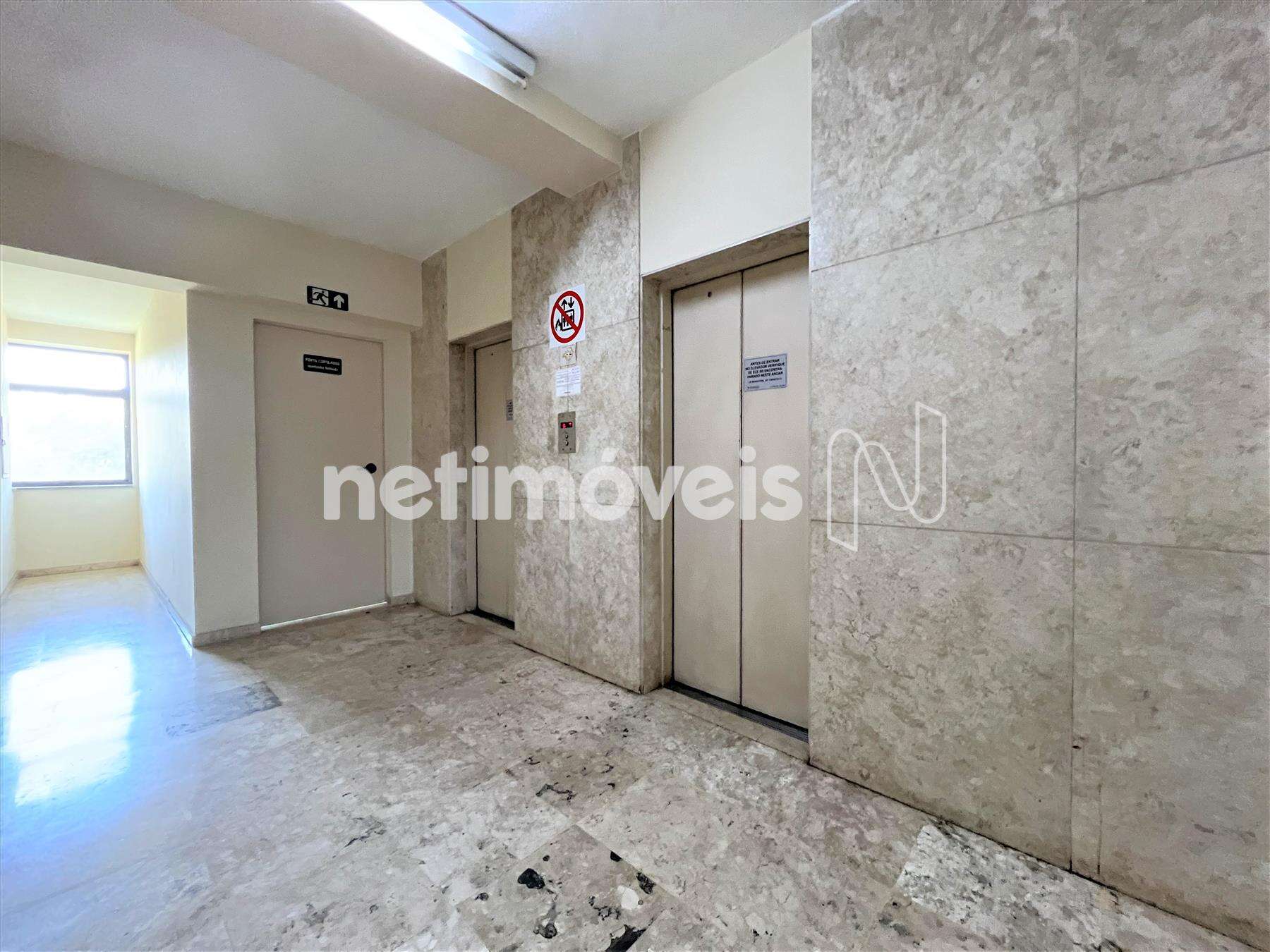 Hall de elevadores do pavimento