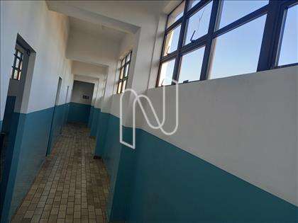  3º andar com 7 salas,1 salão e 2 banheiros 