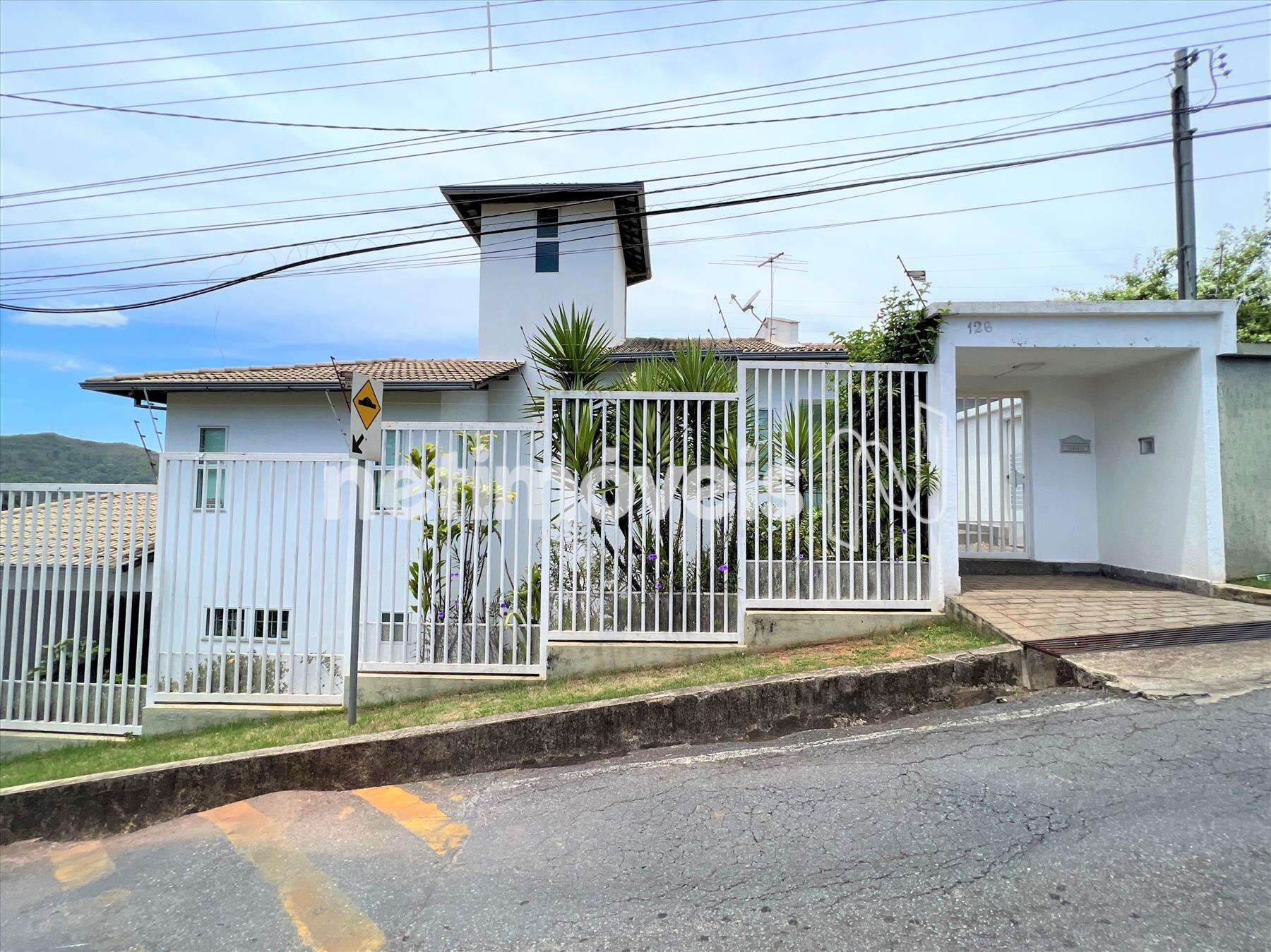 Fachada frontal ângulo 1