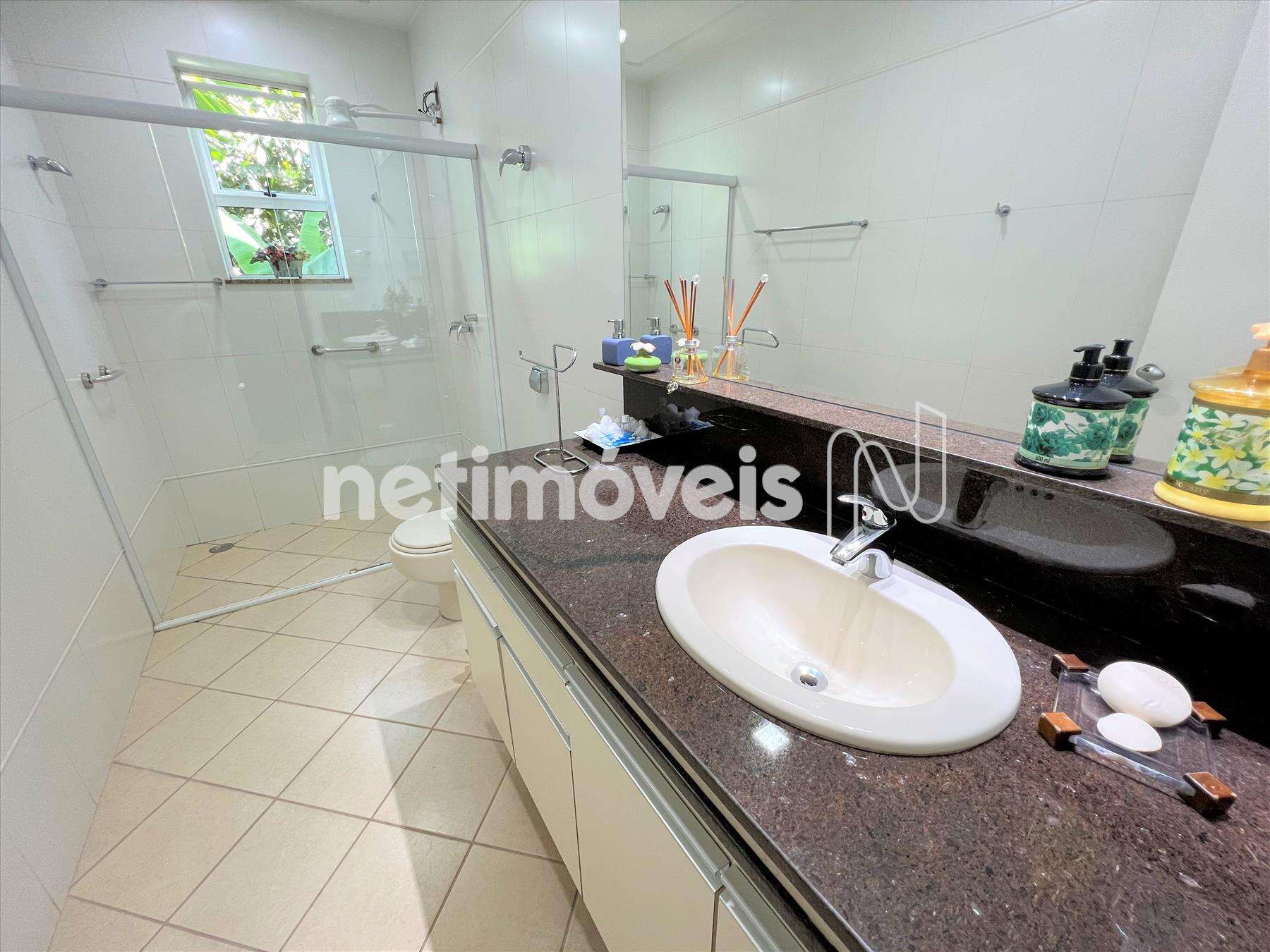 Banho suíte pavimento intermediário