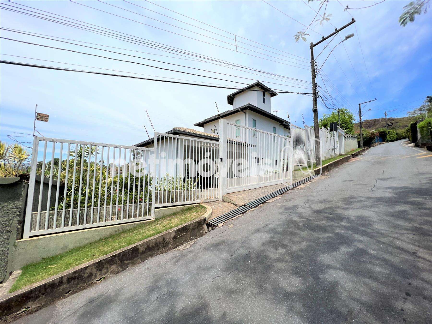 Fachada frontal ângulo 2