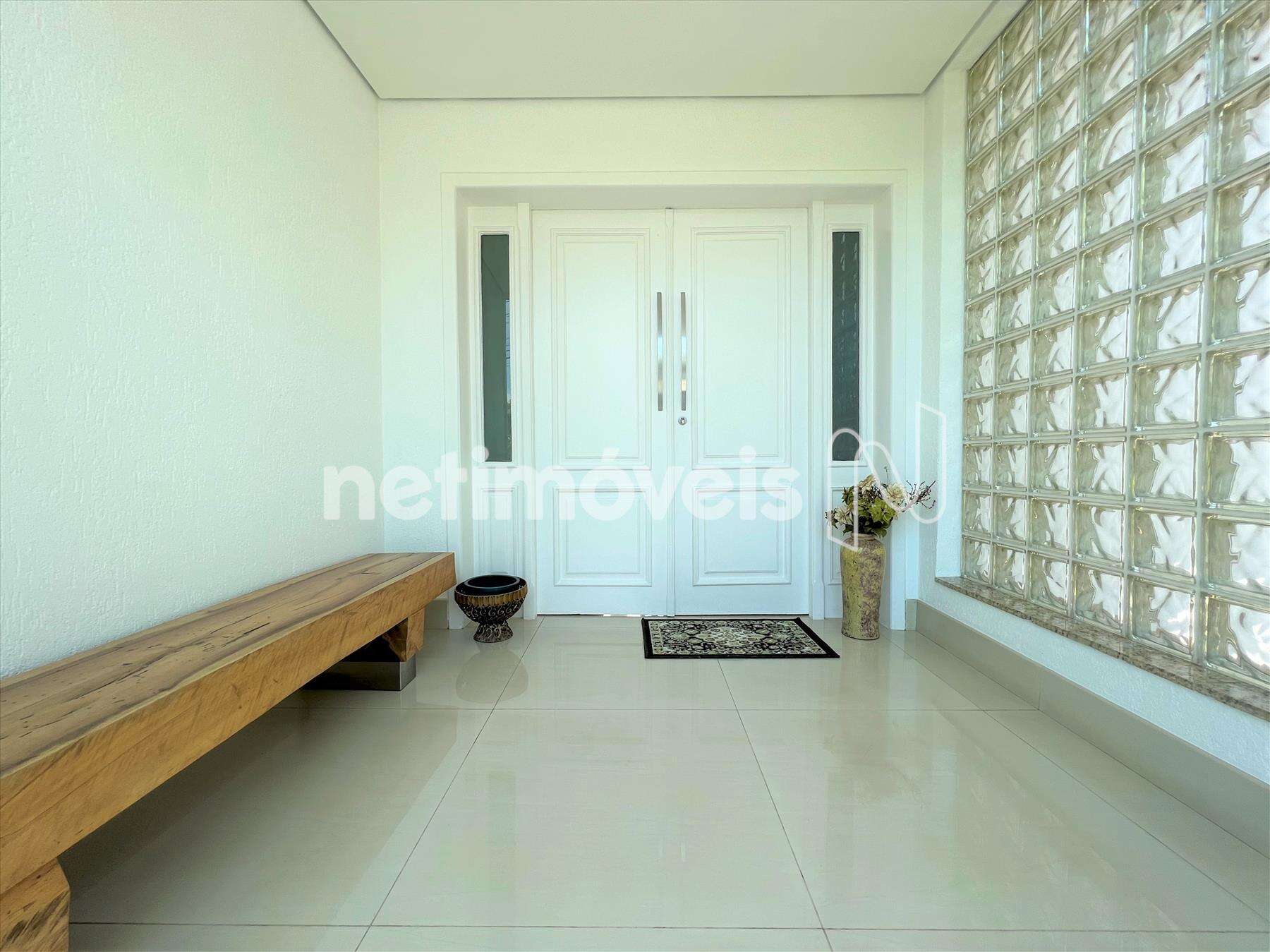 Entrada socialpavimento superior