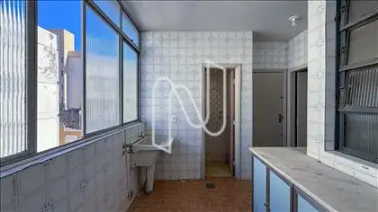 Área de serviço com quarto e banheiro de serv