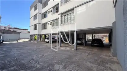 2 vagas livres, possuindo 2 entradas na garag