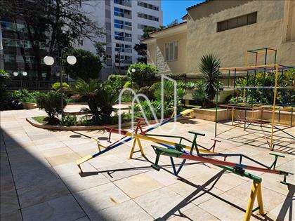 Jardim com play ground 