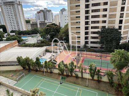 Quadra poliesportiva e playground
