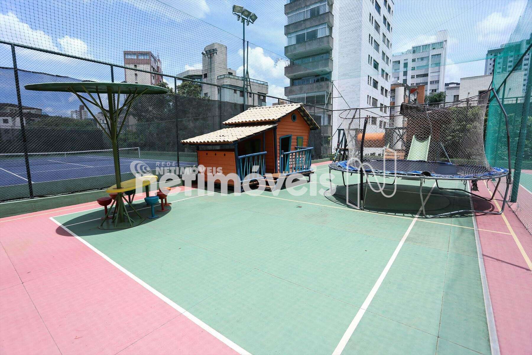 Quadras e playground