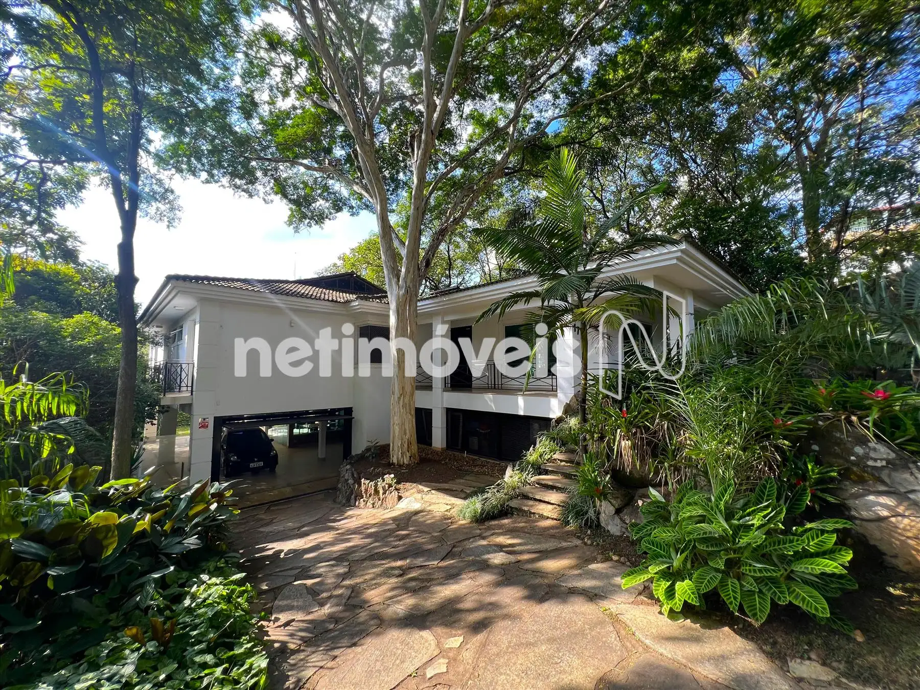 Fachada frontal ângulo 1