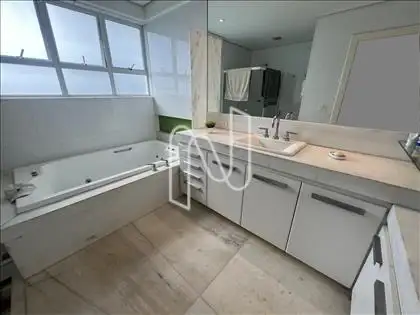 Banho suíte máster