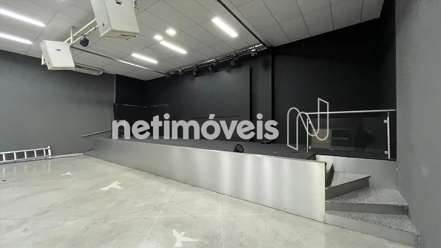 Galpão para comprar com 670 m², 3 banheiros em Rua Flor do Besouro, Jardim Montanhês, Belo Horizonte